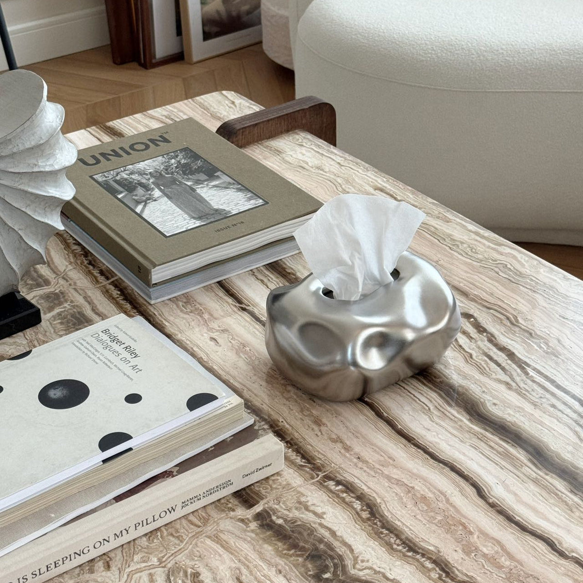 Clever Cloud-Shaped Ceramic Tissue Box Cover for Modern Decor