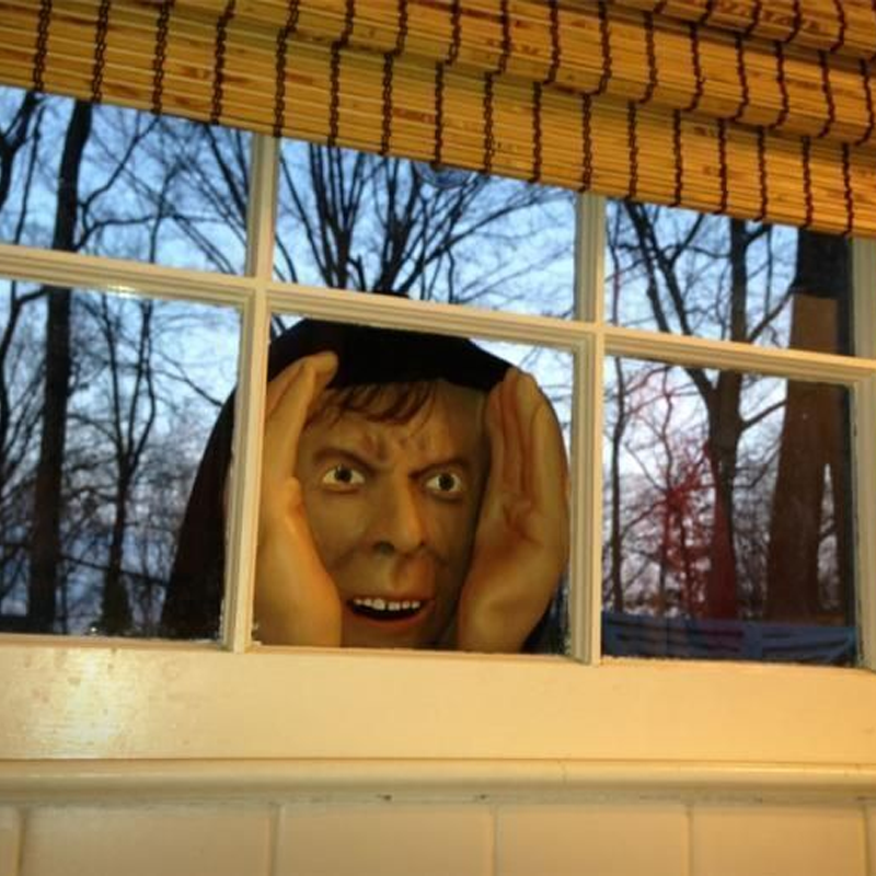 Creepy Peeker - Lifelike Halloween Window Decoration & Scary Halloween Props