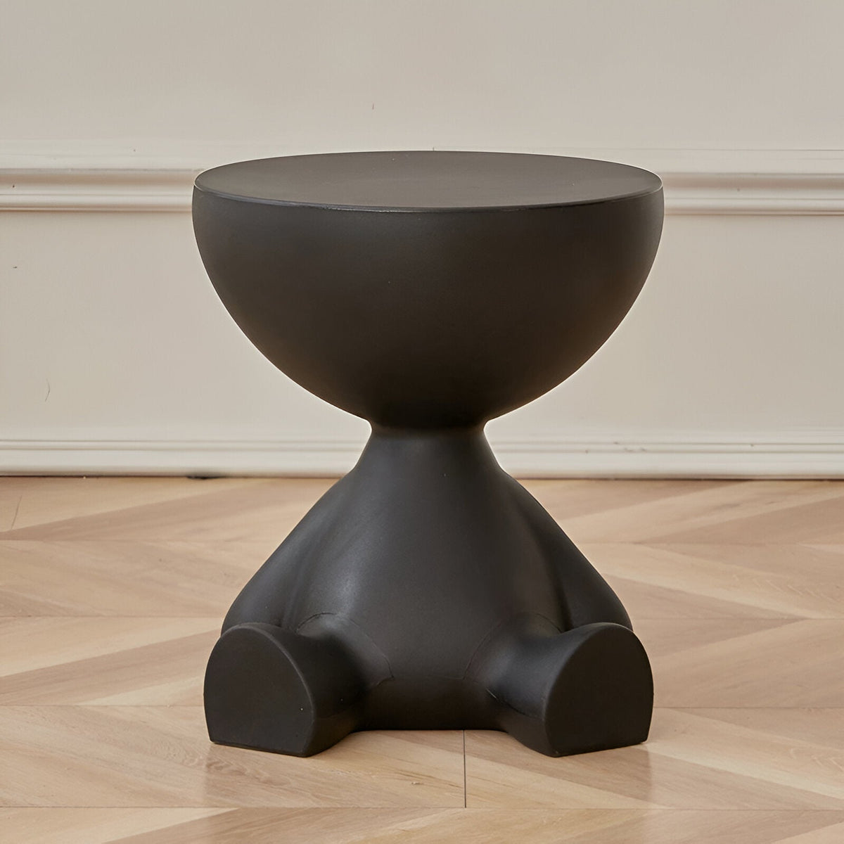 Elegant Round Coffee Table - Timeless Plastic Design for Living Room