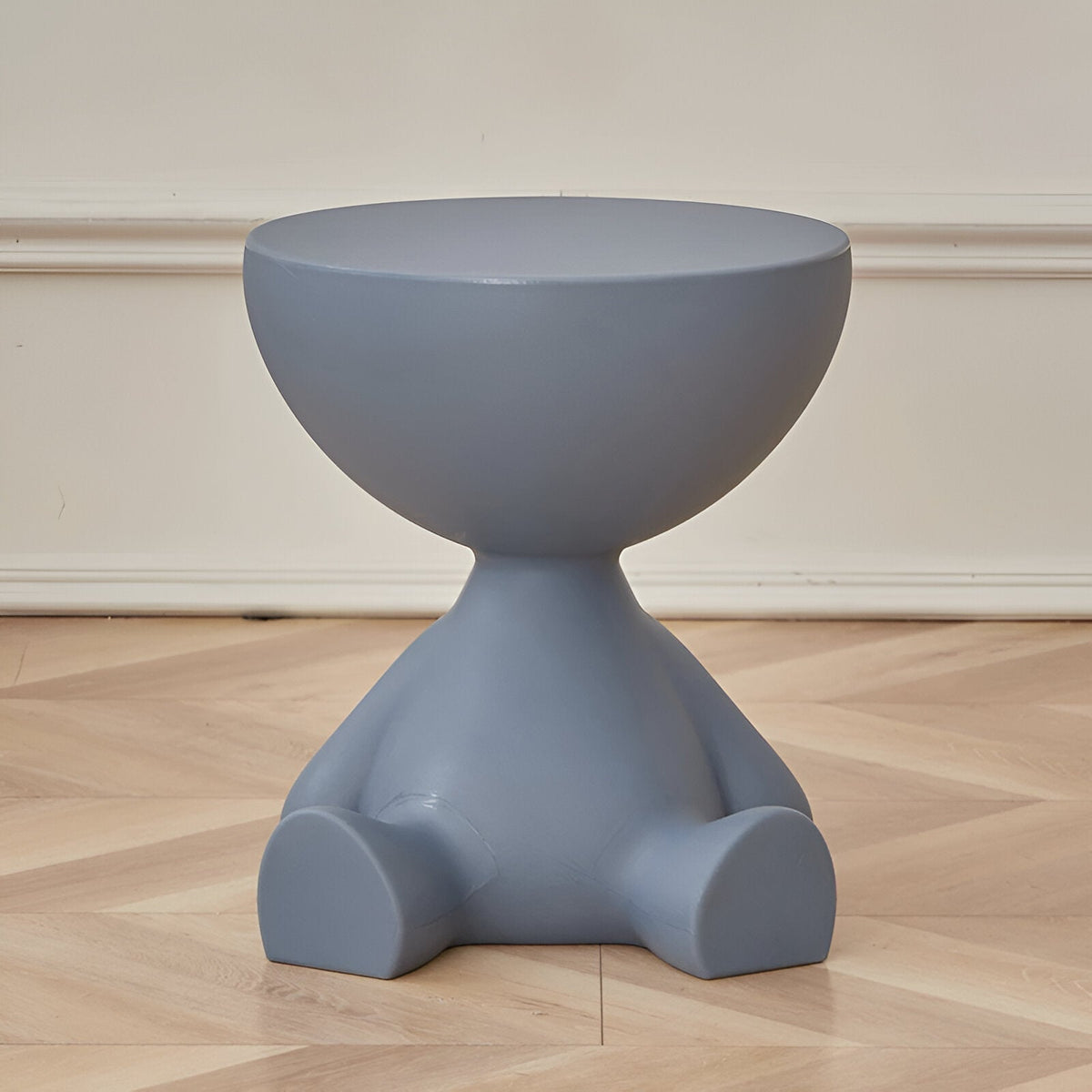 Elegant Round Coffee Table - Timeless Plastic Design for Living Room