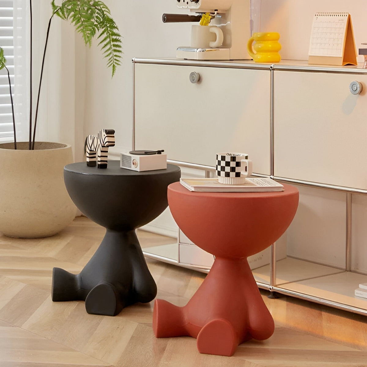 Elegant Round Coffee Table - Timeless Plastic Design for Living Room