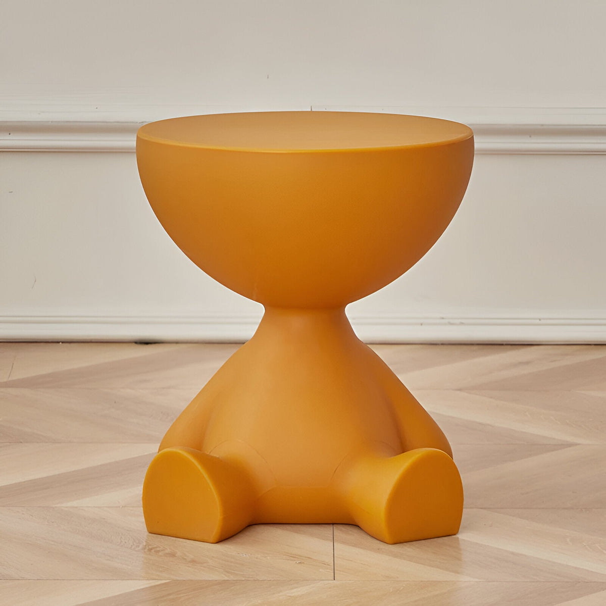 Elegant Round Coffee Table - Timeless Plastic Design for Living Room