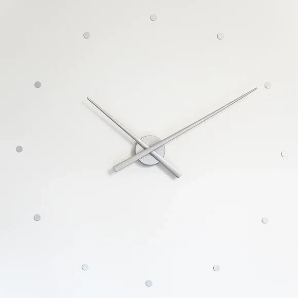 Modern Large Wall Clock - Stylish Metal Design for Accurate Timekeeping