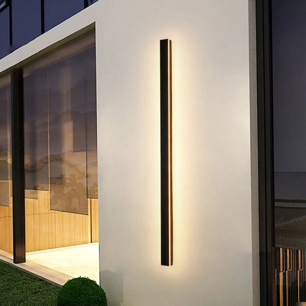 Sleek Outdoor Wall Light - Modern Vertical LED Sconce Lamp