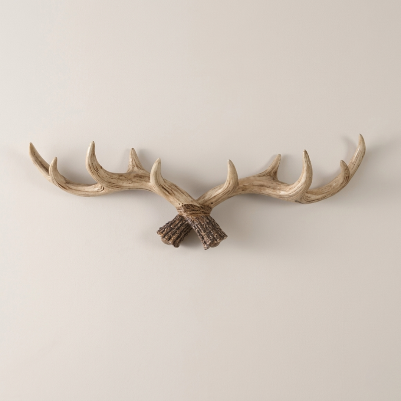 Stylish Antler Wall Mounted Coat Rack with Multiple Hooks