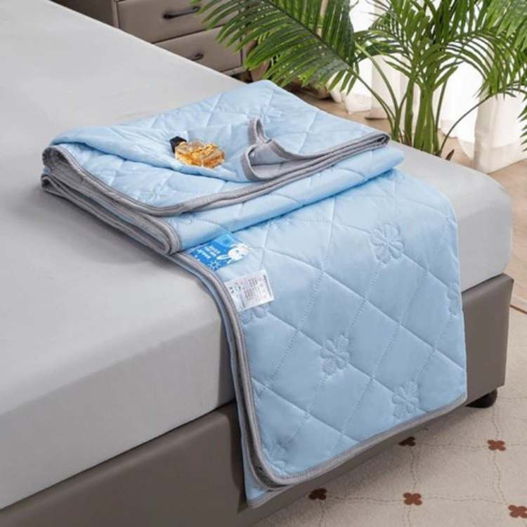 Summer Breeze Cooling Blanket Breathable 1